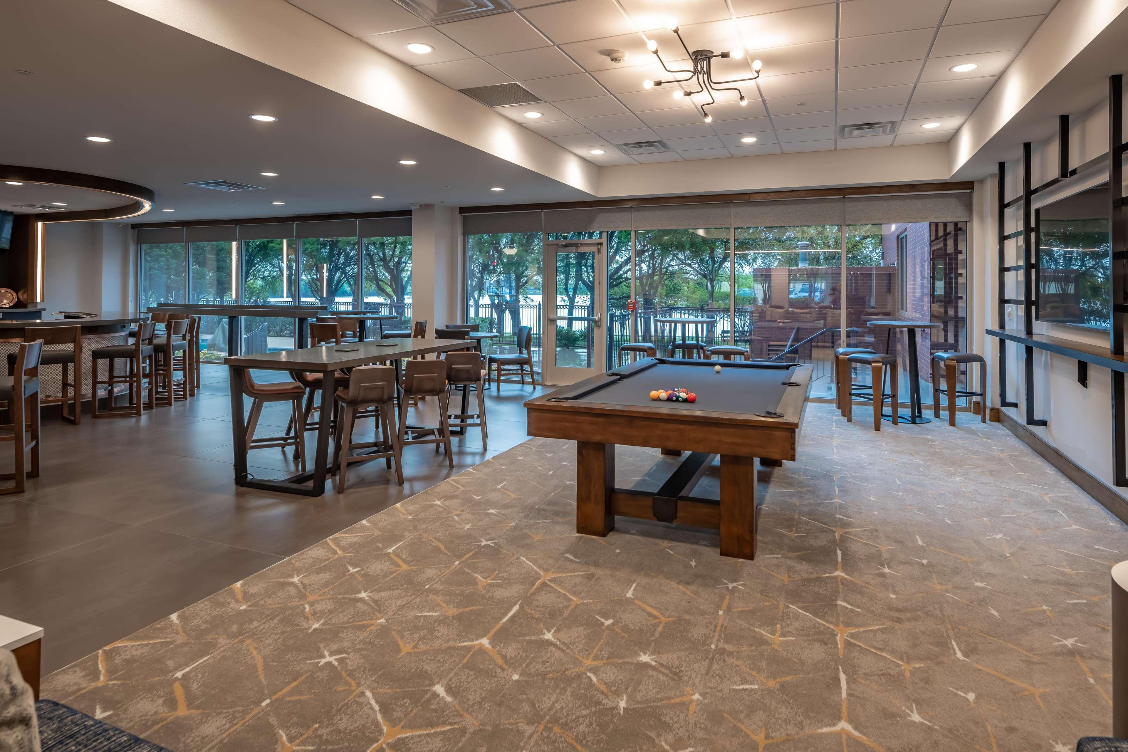 Doubletree By Hilton Dallas-Farmers Branch Exterior photo