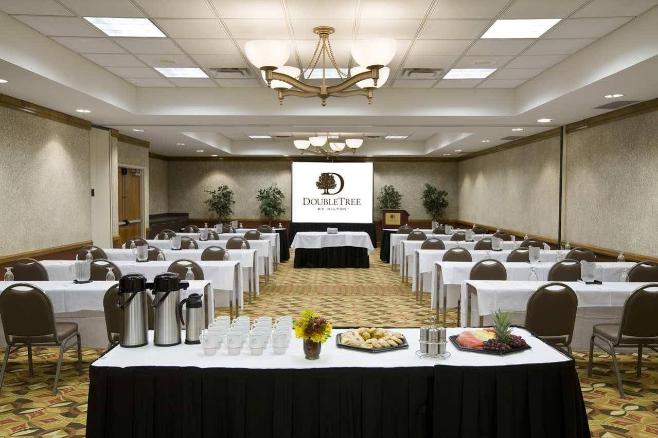 Doubletree By Hilton Dallas-Farmers Branch Exterior photo